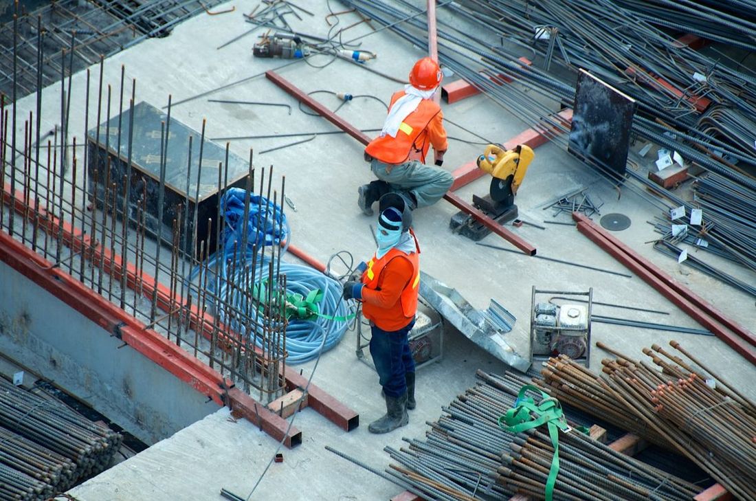 Armado de acero y formaletas metálicas en obra